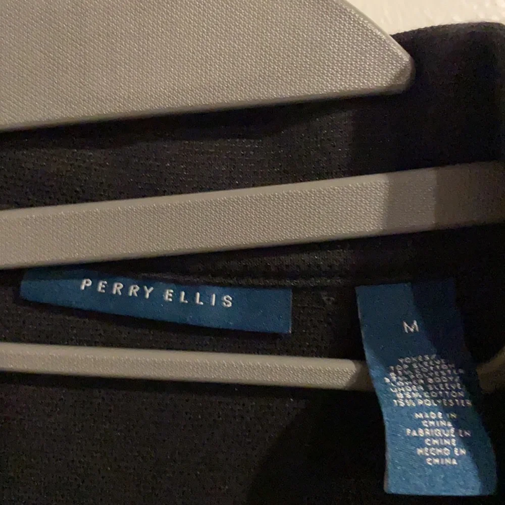 Perry Ellis long  sleeve collared shirt
Please view pictures - Picture 4 of 8
